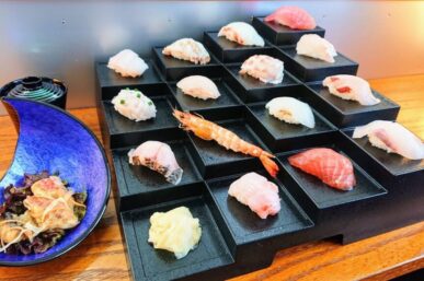 No trip anywhere in Japan (or rather, anywhere in the world) would be complete without getting your fill of delicious local food, and it's no exaggeration to say that Kozushima, despite being a modest-sized island, can offer more of that than you could possibly cover in one stay — unless you're planning to stay for weeks! Please take a look through some of our recommendations for the best food and drinks on Kozushima to truly experience the island with all five senses to the fullest while you're there.